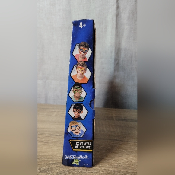 Marvel Avengers Superhero Face Paint Kit - Blue and Red - Picture 10 of 15